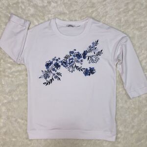 🚨 Reitmans Embroidered Floral Blouse